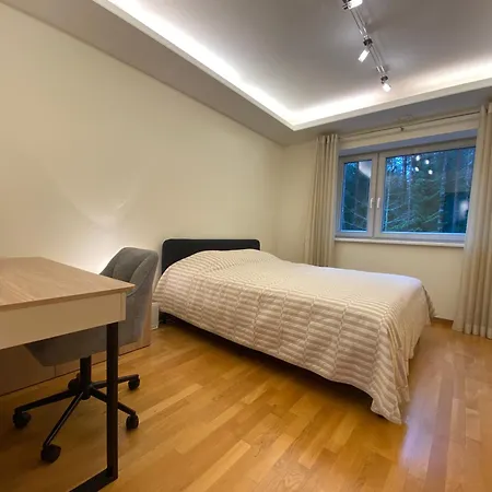 Kakumaee Raba - Puhkemaja Basseiniga Tallinnas Vakantiehuis