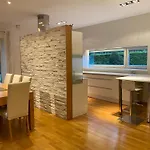 Kakumaee Raba - Puhkemaja Basseiniga Tallinnas 度假居 *